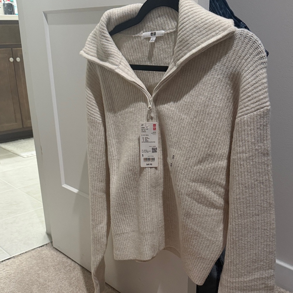 Uniqlo Cream Ribbed zipper Turtleneck Sweater